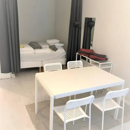 Moderni Siisti Koti Jossa Modernit Kalusteet * Helsinki