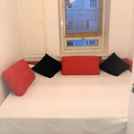 Appartamento Moderni Siisti Koti Jossa Modernit Kalusteet Helsinki