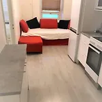 Moderni Siisti Koti Jossa Modernit Kalusteet *